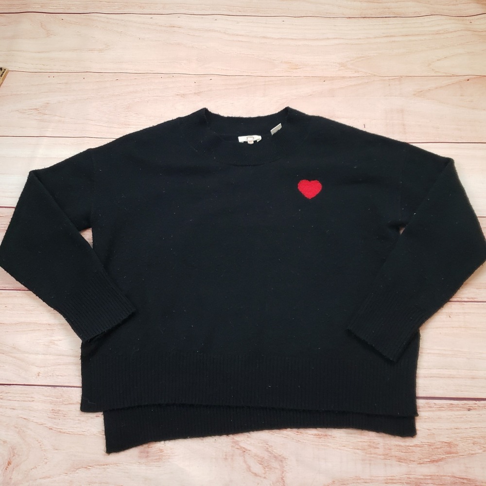 Levis Sweater Womens Medium Black Red Heart High Low Crew‎ Neck Casual Ladies